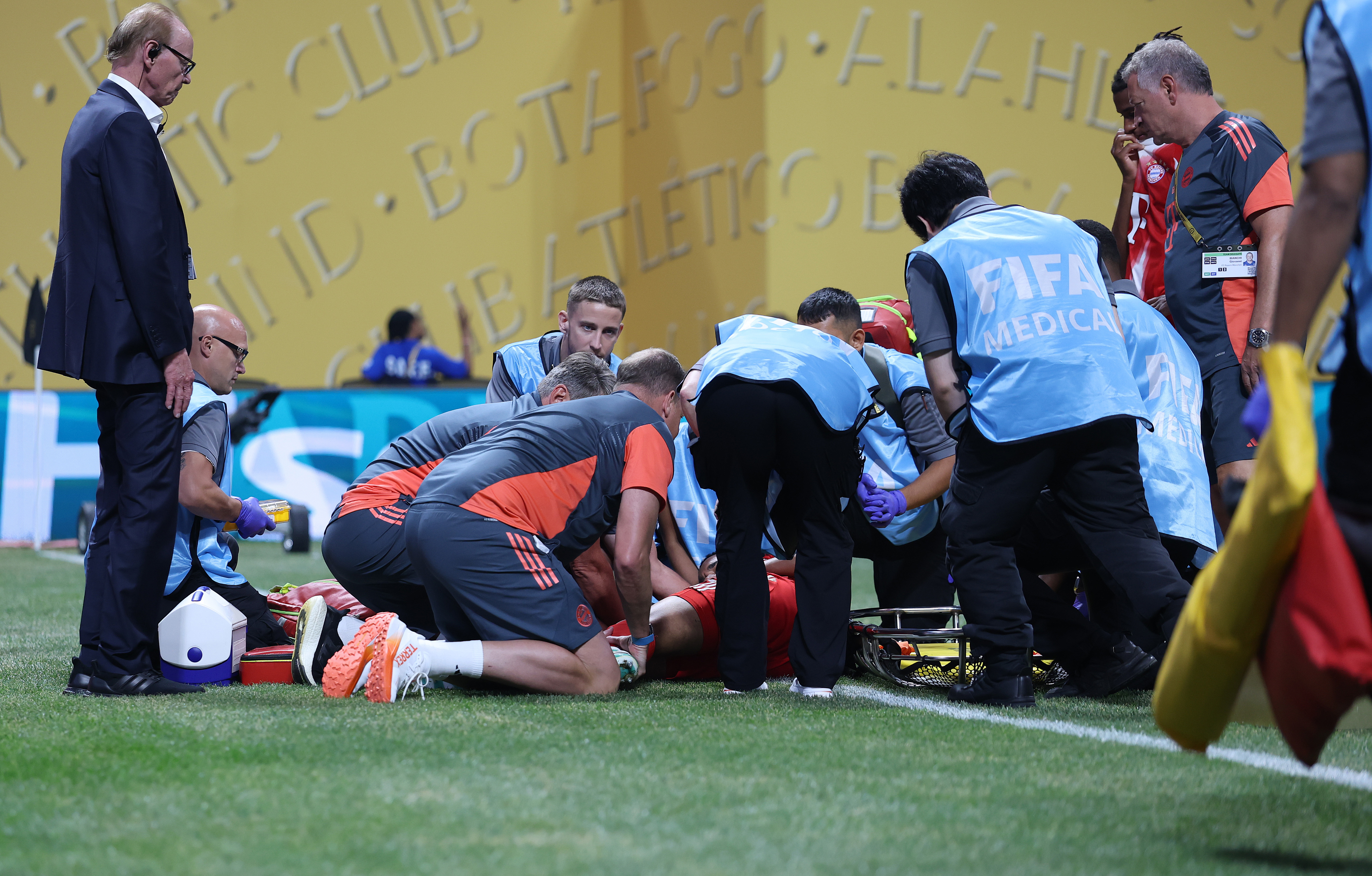 关于巴黎圣日耳曼憾负，小组赛前景堪忧的信息