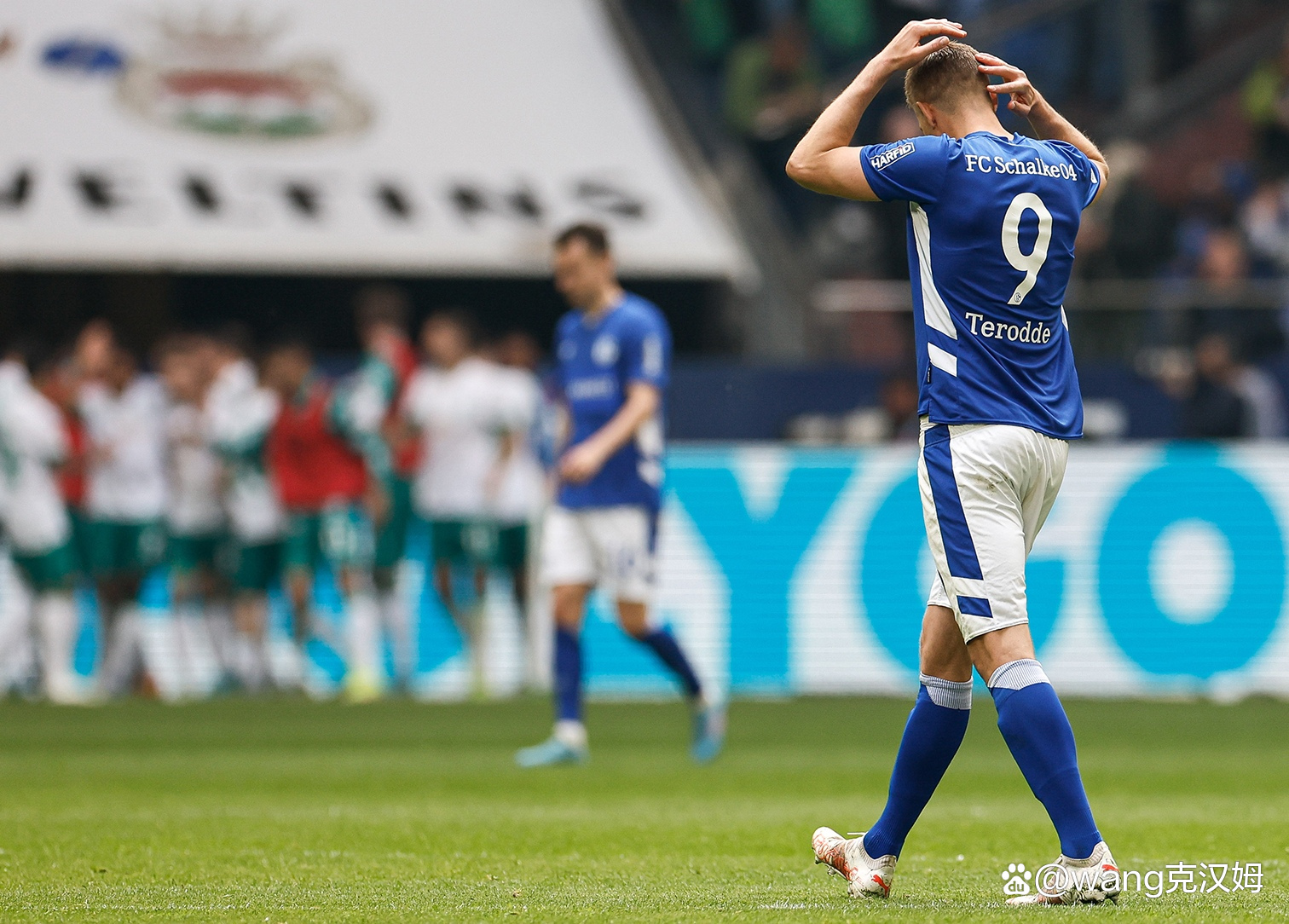 包含布莱梅惨败，教练组需再次调整战术的词条