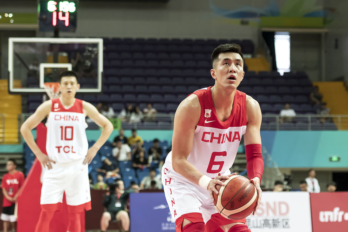 江苏队在主场对决广东男篮，实力不容小觑(江苏队在主场对决广东男篮,实力不容小觑的是谁)